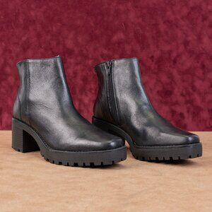 Andre Assous Women Milla Black Leather Square Toe Fashion Lug Ankle Boots size 8